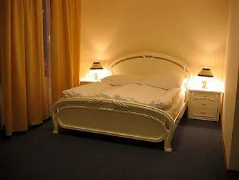 Julianów Hotel Varsóvia